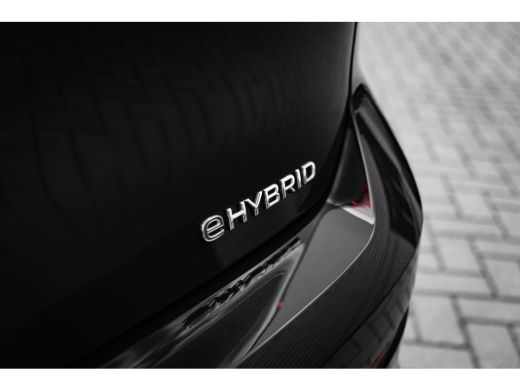Volkswagen Golf Life Edition eHybrid | 'App-Connect' draadloze smartphone integratie | Achterbank in ongelijke de... ActivLease financial lease