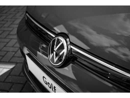 Volkswagen Golf Life Edition eHybrid | 'App-Connect' draadloze smartphone integratie | Achterbank in ongelijke de... ActivLease financial lease