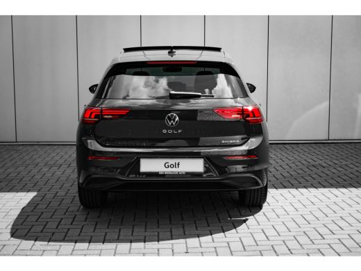 Volkswagen Golf Life Edition eHybrid | 'App-Connect' draadloze smartphone integratie | Achterbank in ongelijke de... ActivLease financial lease