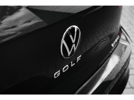 Volkswagen Golf Life Edition eHybrid | 'App-Connect' draadloze smartphone integratie | Achterbank in ongelijke de... ActivLease financial lease
