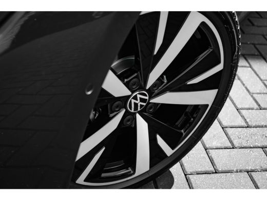 Volkswagen Golf Life Edition eHybrid | 'App-Connect' draadloze smartphone integratie | Achterbank in ongelijke de... ActivLease financial lease