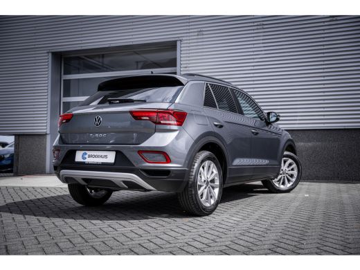 Volkswagen T-Roc Life Edition Inclusief €2000,- inruilvoordeel | 'App-Connect' draadloze smartphone integratie | '... ActivLease financial lease