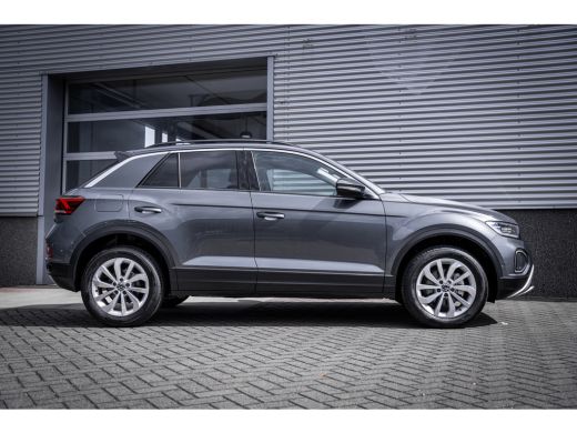 Volkswagen T-Roc Life Edition Inclusief €2000,- inruilvoordeel | 'App-Connect' draadloze smartphone integratie | '... ActivLease financial lease