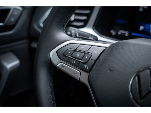 Volkswagen T-Roc Life Edition Inclusief €2000,- inruilvoordeel | 'App-Connect' draadloze smartphone integratie | '... ActivLease financial lease