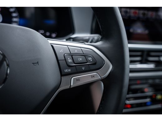 Volkswagen T-Roc Life Edition Inclusief €2000,- inruilvoordeel | 'App-Connect' draadloze smartphone integratie | '... ActivLease financial lease