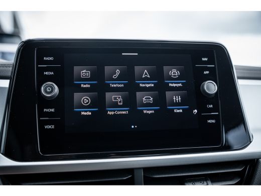 Volkswagen T-Roc Life Edition Inclusief €2000,- inruilvoordeel | 'App-Connect' draadloze smartphone integratie | '... ActivLease financial lease