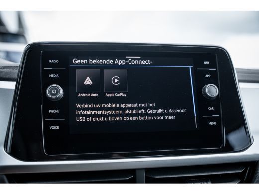 Volkswagen T-Roc Life Edition Inclusief €2000,- inruilvoordeel | 'App-Connect' draadloze smartphone integratie | '... ActivLease financial lease