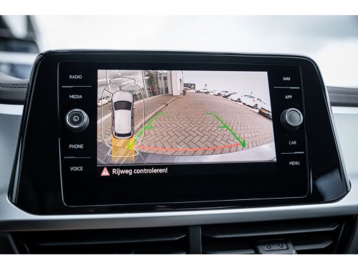 Volkswagen T-Roc Life Edition Inclusief €2000,- inruilvoordeel | 'App-Connect' draadloze smartphone integratie | '... ActivLease financial lease