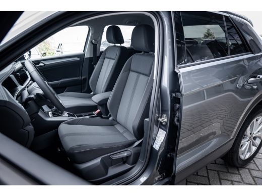 Volkswagen T-Roc Life Edition Inclusief €2000,- inruilvoordeel | 'App-Connect' draadloze smartphone integratie | '... ActivLease financial lease
