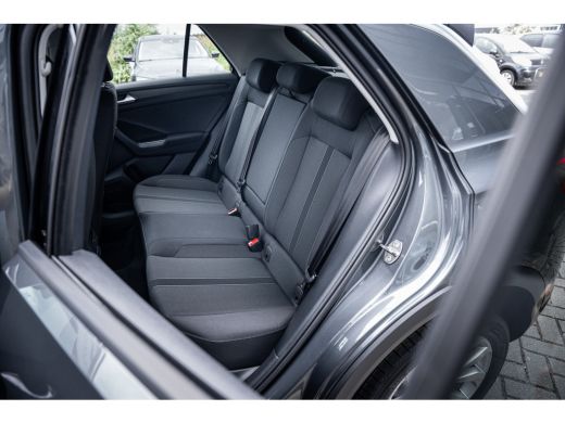 Volkswagen T-Roc Life Edition Inclusief €2000,- inruilvoordeel | 'App-Connect' draadloze smartphone integratie | '... ActivLease financial lease