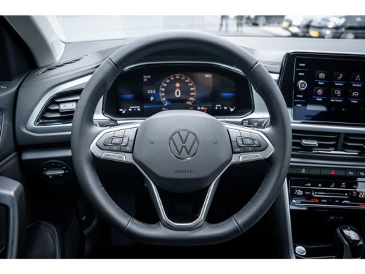 Volkswagen T-Roc Life Edition Inclusief €2000,- inruilvoordeel | 'App-Connect' draadloze smartphone integratie | '... ActivLease financial lease