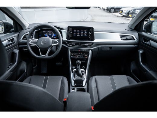 Volkswagen T-Roc Life Edition Inclusief €2000,- inruilvoordeel | 'App-Connect' draadloze smartphone integratie | '... ActivLease financial lease