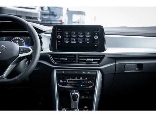 Volkswagen T-Roc Life Edition Inclusief €2000,- inruilvoordeel | 'App-Connect' draadloze smartphone integratie | '... ActivLease financial lease