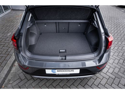 Volkswagen T-Roc Life Edition Inclusief €2000,- inruilvoordeel | 'App-Connect' draadloze smartphone integratie | '... ActivLease financial lease