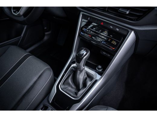 Volkswagen T-Roc Life Edition Inclusief €2000,- inruilvoordeel | 'App-Connect' draadloze smartphone integratie | '... ActivLease financial lease