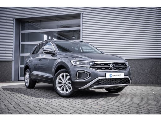 Volkswagen T-Roc Life Edition Inclusief €2000,- inruilvoordeel | 'App-Connect' draadloze smartphone integratie | '... ActivLease financial lease
