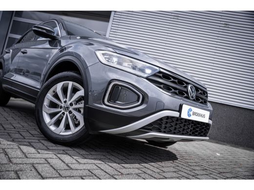 Volkswagen T-Roc Life Edition Inclusief €2000,- inruilvoordeel | 'App-Connect' draadloze smartphone integratie | '... ActivLease financial lease