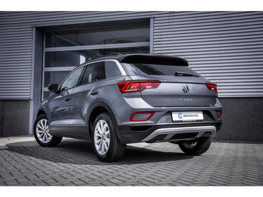Volkswagen T-Roc Life Edition Inclusief €2000,- inruilvoordeel | 'App-Connect' draadloze smartphone integratie | '... ActivLease financial lease