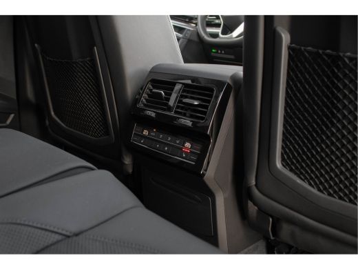 Volkswagen Touareg 3.0 TSI eHybrid 4MOTION / Luchtvering/ Standkachel/ Massagefunctie/ Panoramadak/ Trekhaak/ 280kW ... ActivLease financial lease