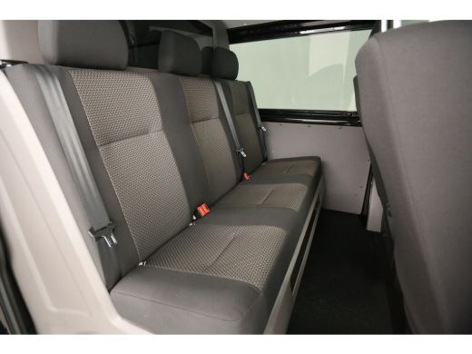 Volkswagen Transporter 2.0 TDI L2H1 | 150PK | DC | 5 Persoons | DSG Automaat | Airco | Camera | Carplay | Cruise | Navig... ActivLease financial lease