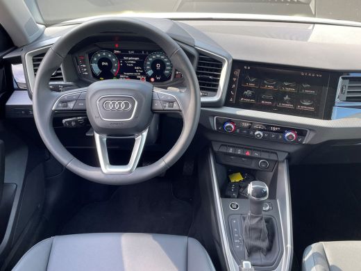 Audi A1 Sportback Sportback 30 TFSI S edition | Comfort sleutel | Camera achter | Adaptieve cruise control | Zwart ... ActivLease financial lease