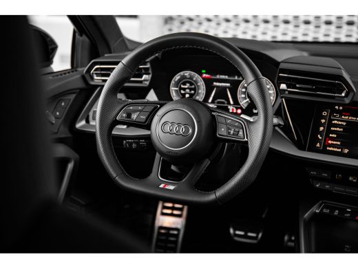Audi A3 Sportback 40 TFSI e S edition | Panoramadak | Keyless | Matrix | ActivLease financial lease