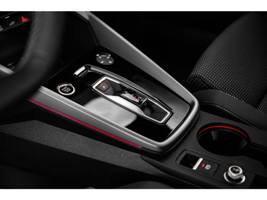 Audi A3 Sportback 40 TFSI e S edition | Panoramadak | Keyless | Matrix | ActivLease financial lease