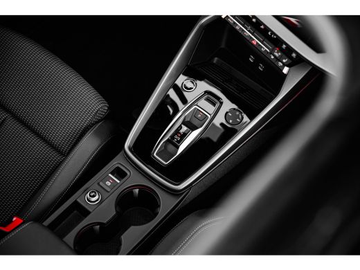 Audi A3 Sportback 40 TFSI e S edition | Panoramadak | Keyless | Matrix | ActivLease financial lease