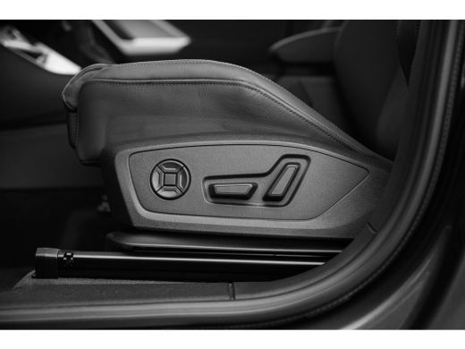 Audi Q3 35 TFSI S Edition Competition | Trekhaak | Assistentiepakket | 19" | ActivLease financial lease