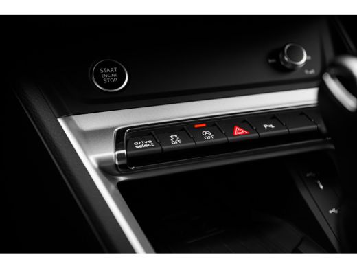 Audi Q3 35 TFSI S Edition Competition | Trekhaak | Assistentiepakket | 19" | ActivLease financial lease