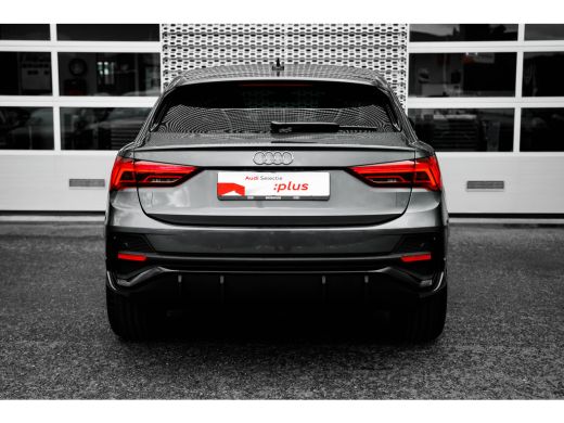 Audi Q3 35 TFSI S Edition Competition | Trekhaak | Assistentiepakket | 19" | ActivLease financial lease