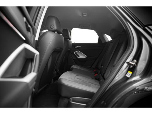Audi Q3 35 TFSI S Edition Competition | Trekhaak | Assistentiepakket | 19" | ActivLease financial lease