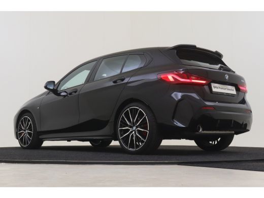 BMW 1 Serie 118i High Executive M Sport Automaat / Panoramadak / Sportstoelen / Achteruitrijcamera / Adaptiev... ActivLease financial lease