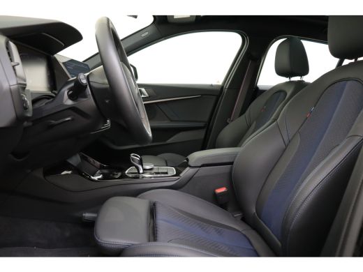 BMW 1 Serie 118i High Executive M Sport Automaat / Panoramadak / Sportstoelen / Achteruitrijcamera / Adaptiev... ActivLease financial lease