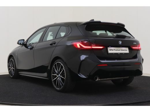 BMW 1 Serie 118i High Executive M Sport Automaat / Panoramadak / Sportstoelen / Achteruitrijcamera / Adaptiev... ActivLease financial lease