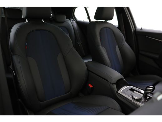 BMW 1 Serie 118i High Executive M Sport Automaat / Panoramadak / Sportstoelen / Achteruitrijcamera / Adaptiev... ActivLease financial lease