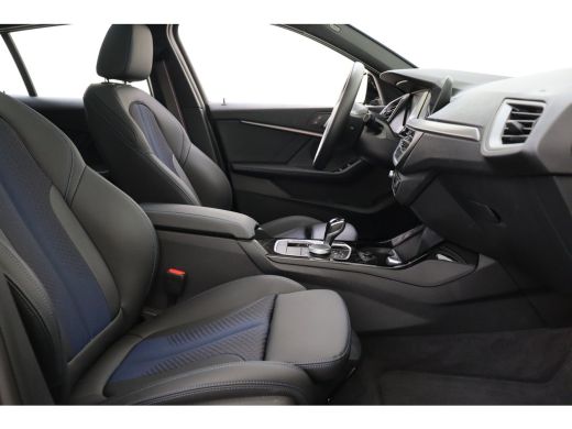 BMW 1 Serie 118i High Executive M Sport Automaat / Panoramadak / Sportstoelen / Achteruitrijcamera / Adaptiev... ActivLease financial lease