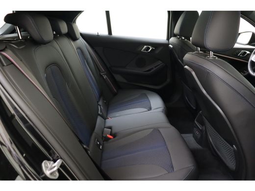 BMW 1 Serie 118i High Executive M Sport Automaat / Panoramadak / Sportstoelen / Achteruitrijcamera / Adaptiev... ActivLease financial lease