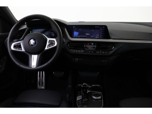 BMW 1 Serie 118i High Executive M Sport Automaat / Panoramadak / Sportstoelen / Achteruitrijcamera / Adaptiev... ActivLease financial lease