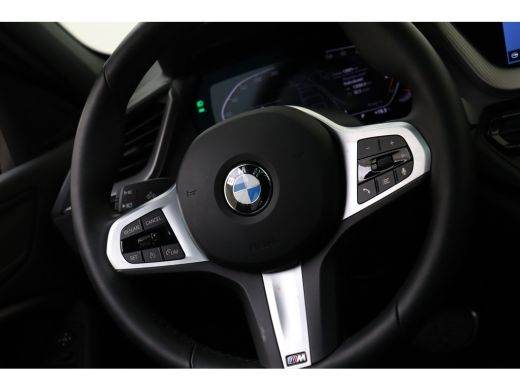 BMW 1 Serie 118i High Executive M Sport Automaat / Panoramadak / Sportstoelen / Achteruitrijcamera / Adaptiev... ActivLease financial lease