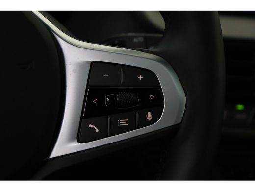 BMW 1 Serie 118i High Executive M Sport Automaat / Panoramadak / Sportstoelen / Achteruitrijcamera / Adaptiev... ActivLease financial lease