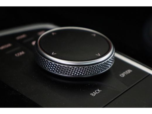 BMW 1 Serie 118i High Executive M Sport Automaat / Panoramadak / Sportstoelen / Achteruitrijcamera / Adaptiev... ActivLease financial lease