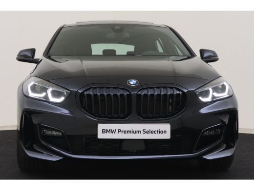BMW 1 Serie 118i High Executive M Sport Automaat / Panoramadak / Sportstoelen / Achteruitrijcamera / Adaptiev... ActivLease financial lease