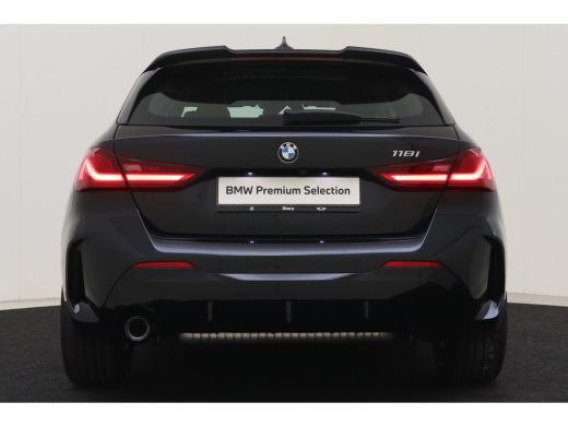 BMW 1 Serie 118i High Executive M Sport Automaat / Panoramadak / Sportstoelen / Achteruitrijcamera / Adaptiev... ActivLease financial lease
