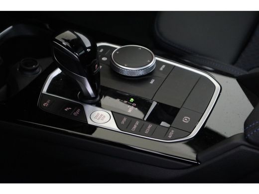 BMW 1 Serie 118i High Executive M Sport Automaat / Panoramadak / Sportstoelen / Achteruitrijcamera / Adaptiev... ActivLease financial lease