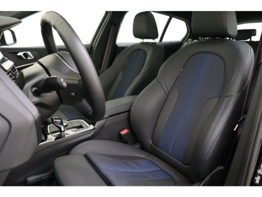 BMW 1 Serie 118i High Executive M Sport Automaat / Panoramadak / Sportstoelen / Achteruitrijcamera / Adaptiev... ActivLease financial lease