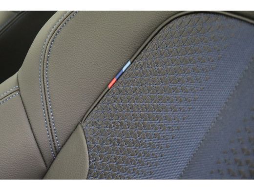 BMW 1 Serie 118i High Executive M Sport Automaat / Panoramadak / Sportstoelen / Achteruitrijcamera / Adaptiev... ActivLease financial lease