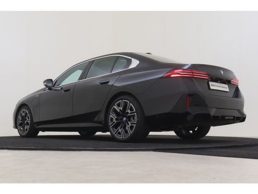 BMW 5 Serie 530e M Sport Automaat / Panoramadak / Stoelventilatie / Parking Assistant Professional / Comfort ... ActivLease financial lease