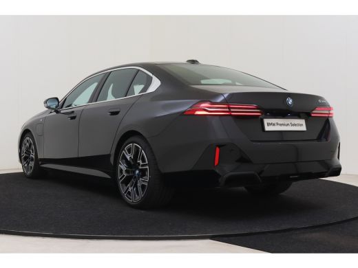 BMW 5 Serie 530e M Sport Automaat / Panoramadak / Stoelventilatie / Parking Assistant Professional / Comfort ... ActivLease financial lease