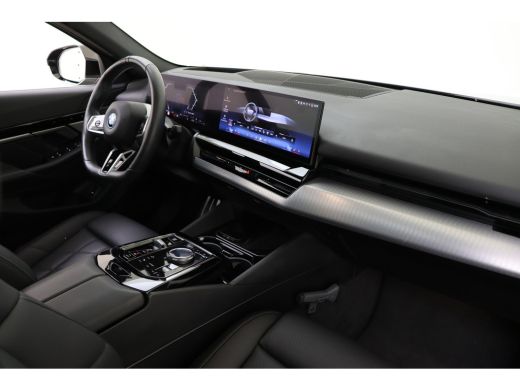 BMW 5 Serie 530e M Sport Automaat / Panoramadak / Stoelventilatie / Parking Assistant Professional / Comfort ... ActivLease financial lease
